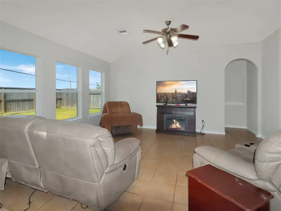 882 Driftwood Lane, La Marque, TX 77568 - #3