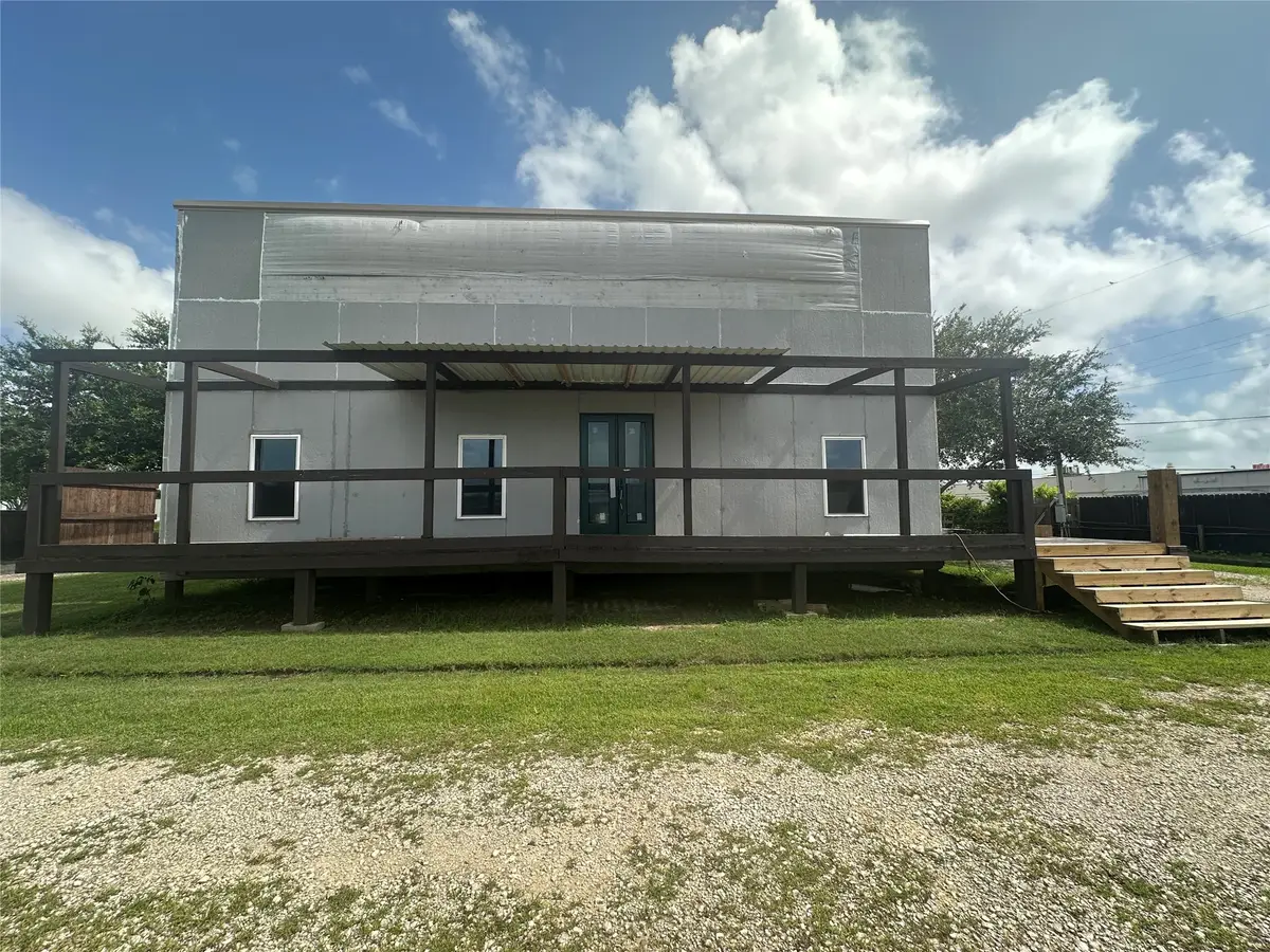 860 Wade Street, Clute, TX 77531 - #1