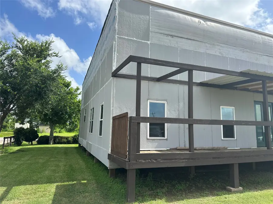 860 Wade Street, Clute, TX 77531 - #3