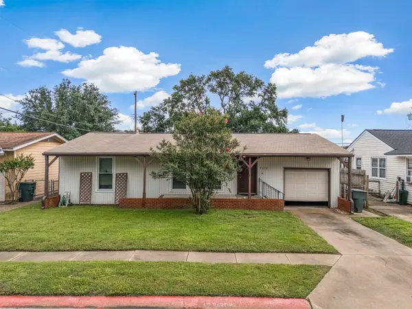 7113 Sycamore Drive, Galveston, TX 77551
