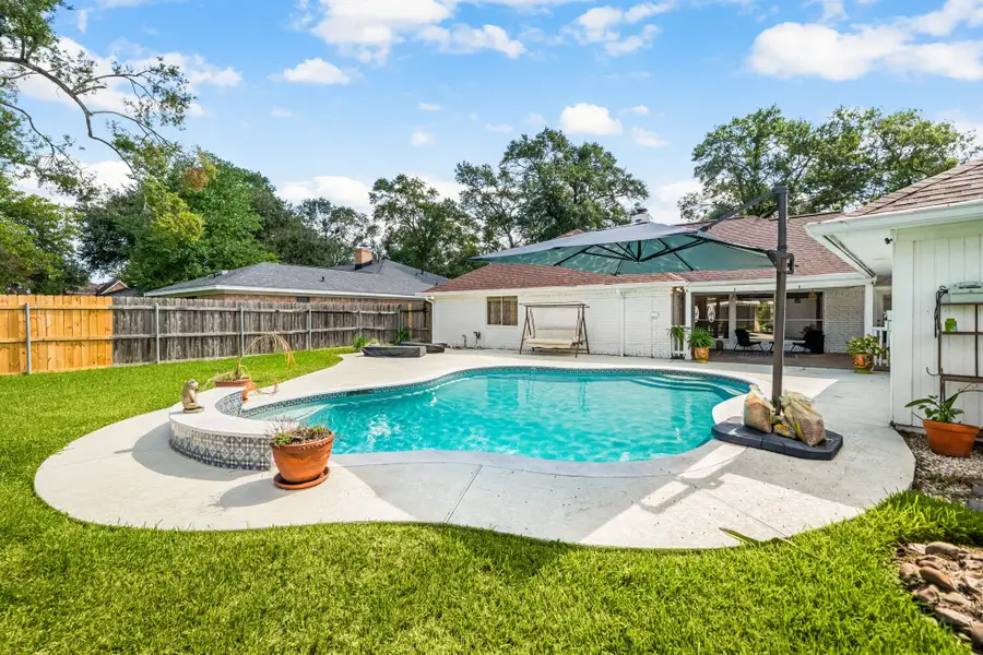 408 Pin Oak Drive, Baytown, TX 77520 - Image #2