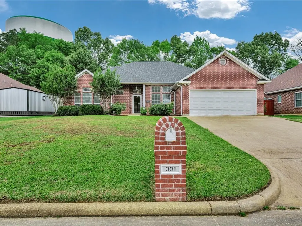 301 Whitehouse Oaks Street, Lufkin, TX 75901 - #1