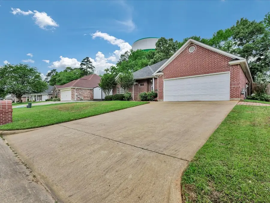 301 Whitehouse Oaks Street, Lufkin, TX 75901 - #3
