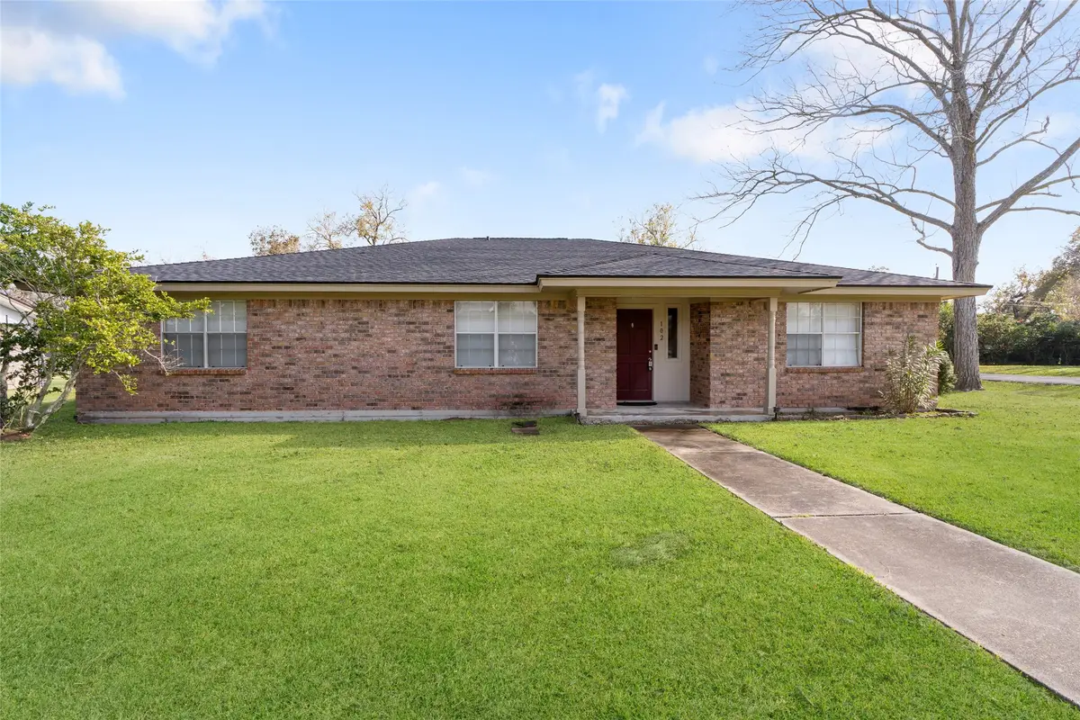 102 N Bow Drive, Jones Creek, TX 77541 - Image #1