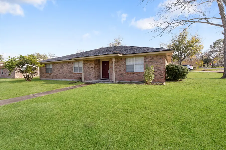 102 N Bow Drive, Jones Creek, TX 77541 - Image #2