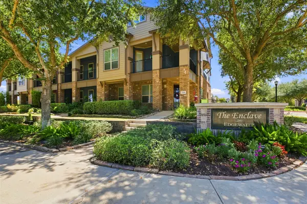 704 Water Street, Webster, TX 77598