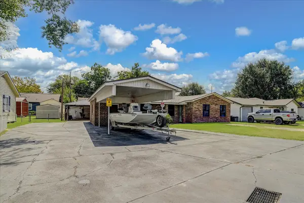 120 Fern Lane, Highlands, TX 77562