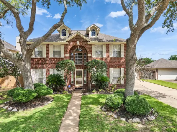 111 Water Oak Drive, League City, TX 77573