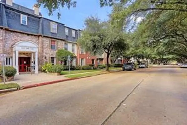 351 N Post Oak Lane #715, Houston, TX 77024