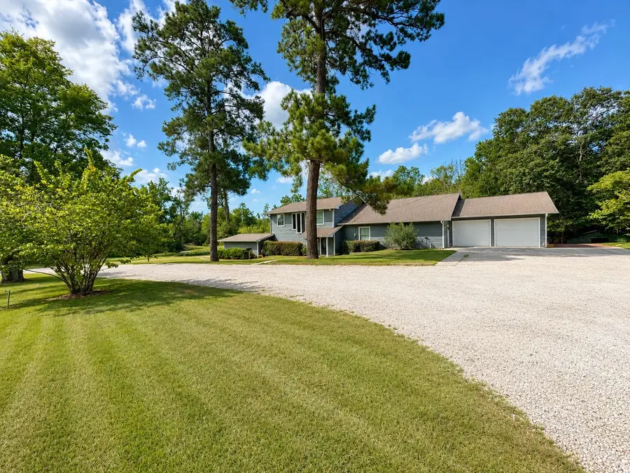 903 S Houston Avenue, Livingston, TX 77351 - #2