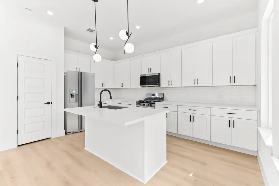 5903 Doolittle Blvd, Houston, TX 77033 - #3