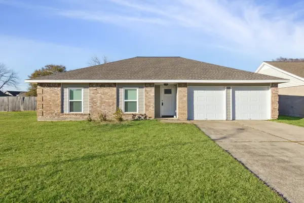 10827 W Mulberry Drive, La Porte, TX 77571