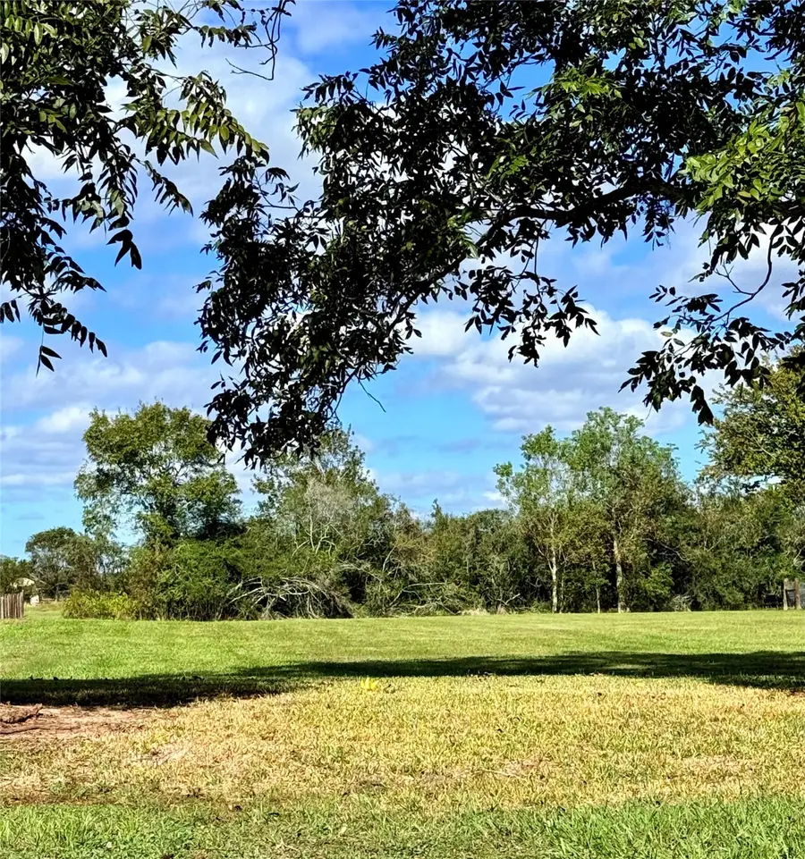 1026 Longhorn Trail, Angleton, TX 77515 - Image #2