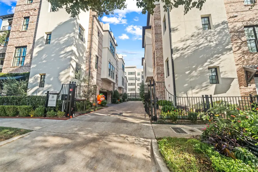 1306 Castle Court #A, Houston, TX 77006 - Image #3