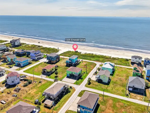 1335 Emerald Drive, Crystal Beach, TX 77650