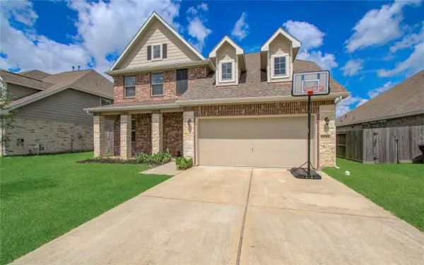 12319 Gatewood Drive, Mont Belvieu, TX 77535