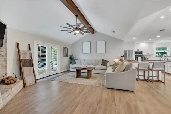 1304 Edinburgh Drive, Friendswood, TX 77546