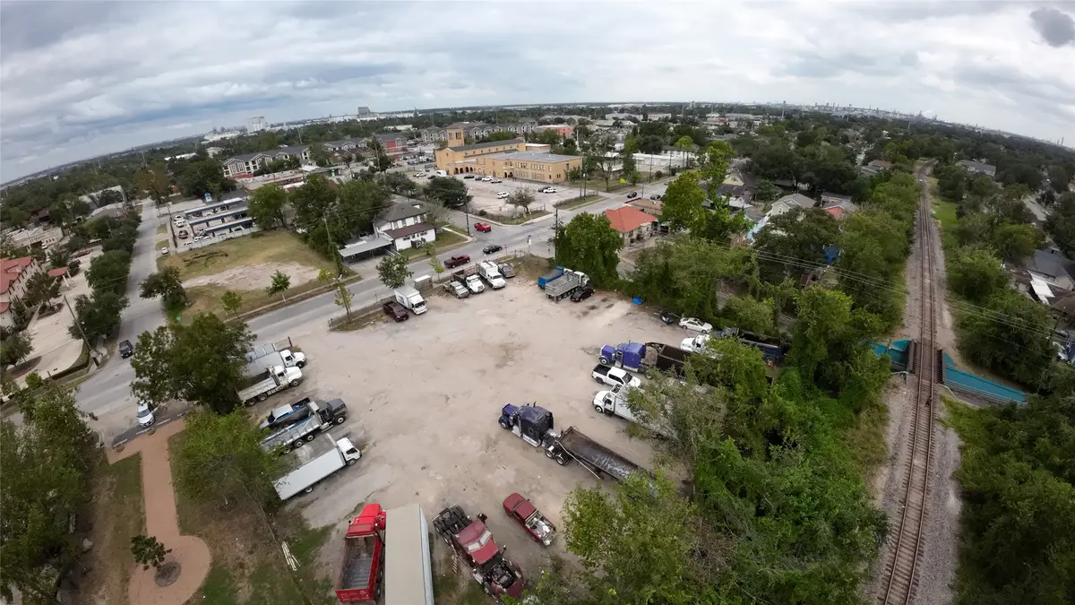 7206 Capitol St, Houston, TX 77011 - #1