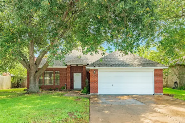 224 N Ranch House Road, Angleton, TX 77515