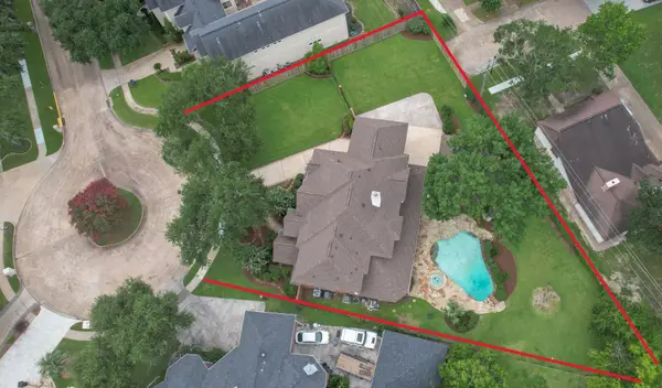 8 Epernay Place, Jersey Village, TX 77040