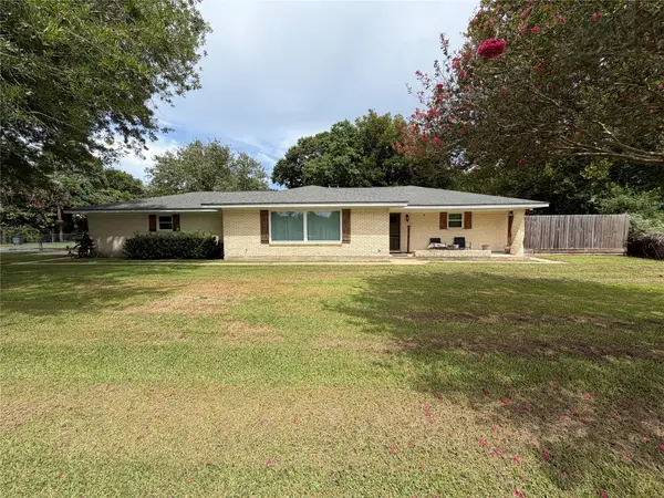 2004 9th Street, High Island, TX 77623