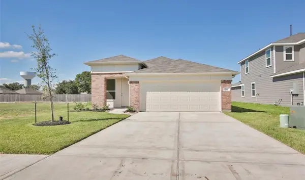 211 Lisa Marie Drive, Angleton, TX 77515