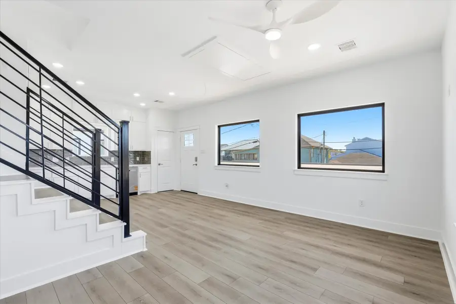 230 S Y Street, La Porte, TX 77571 - #3