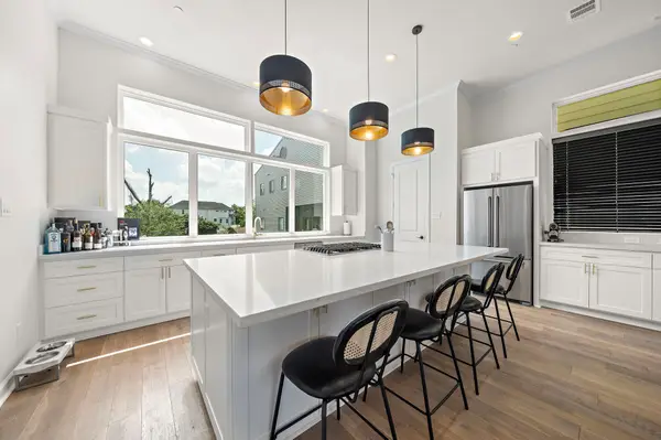 907b W 16th Street, Houston, TX 77008