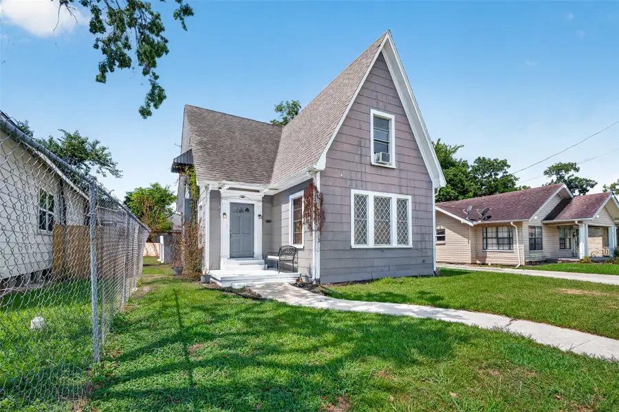 415 W Pearce Street, Baytown, TX 77520 - #2