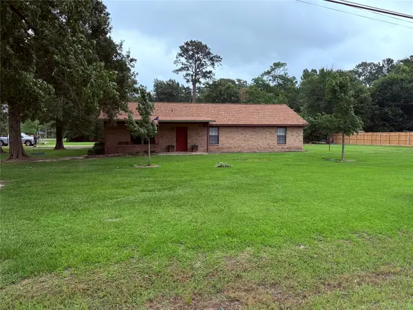 4902 Magnolia Lane, Old River Winfree, TX 77535