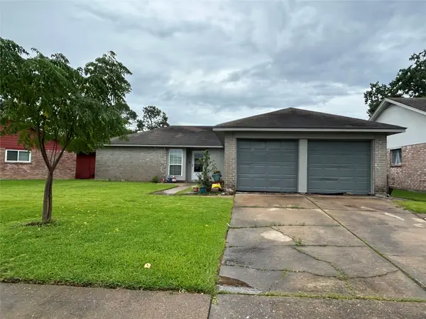 17311 Heritage Bay Drive, Webster, TX 77598