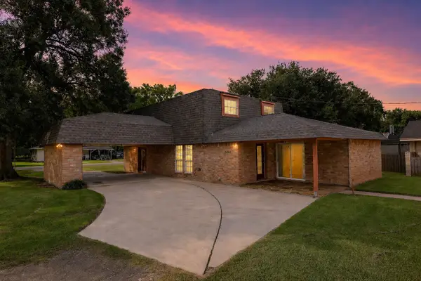2403 Rosebud Street, Nederland, TX 77627