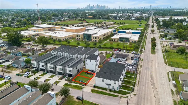 104 E 44th Street, Houston, TX 77018