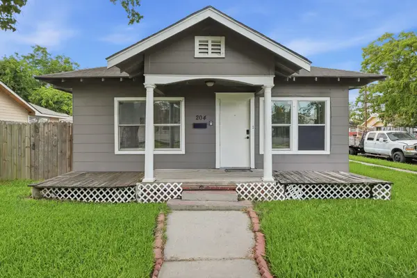 204 W Murrill Street, Baytown, TX 77520