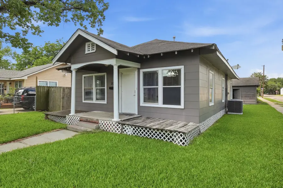 204 W Murrill Street, Baytown, TX 77520 - #3