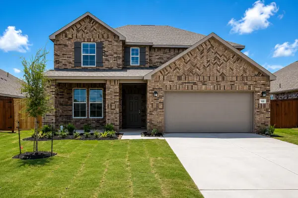 122 Water Grass Trail, Clute, TX 77531
