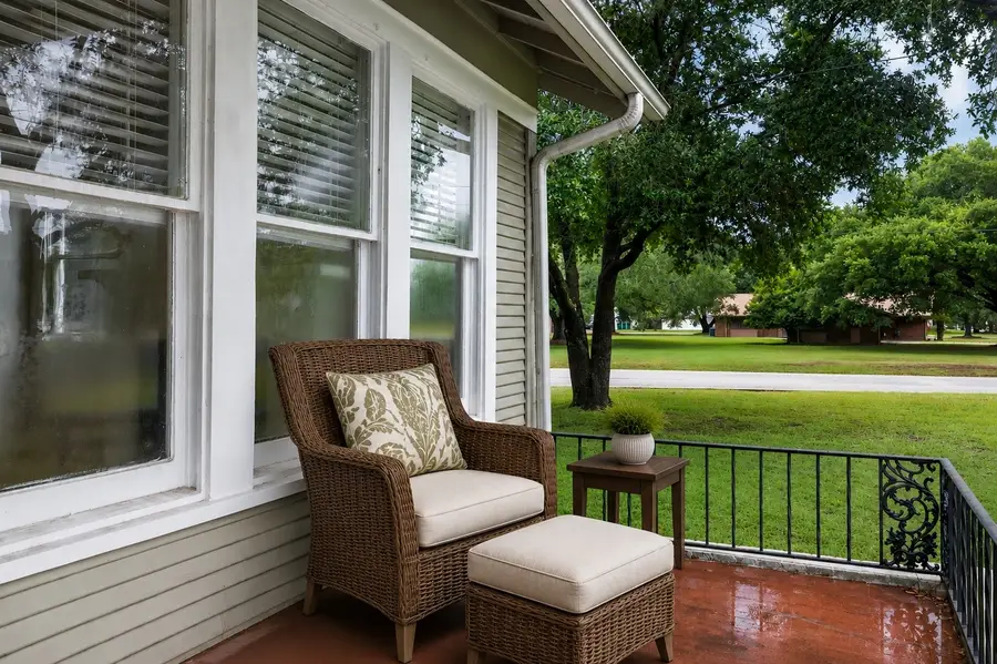 918 S Madison Street, La Grange, TX 78945 - #3