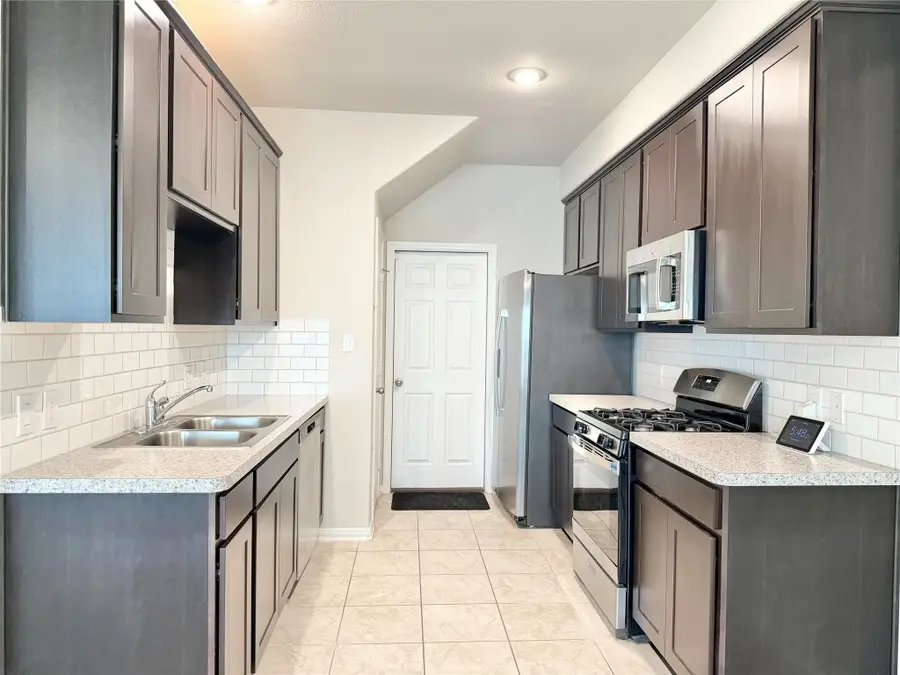 514 N 6th Street, La Porte, TX 77571 - #2