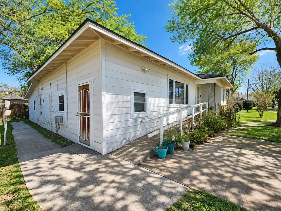 121 Club Drive, Luling, TX 78648 - #2