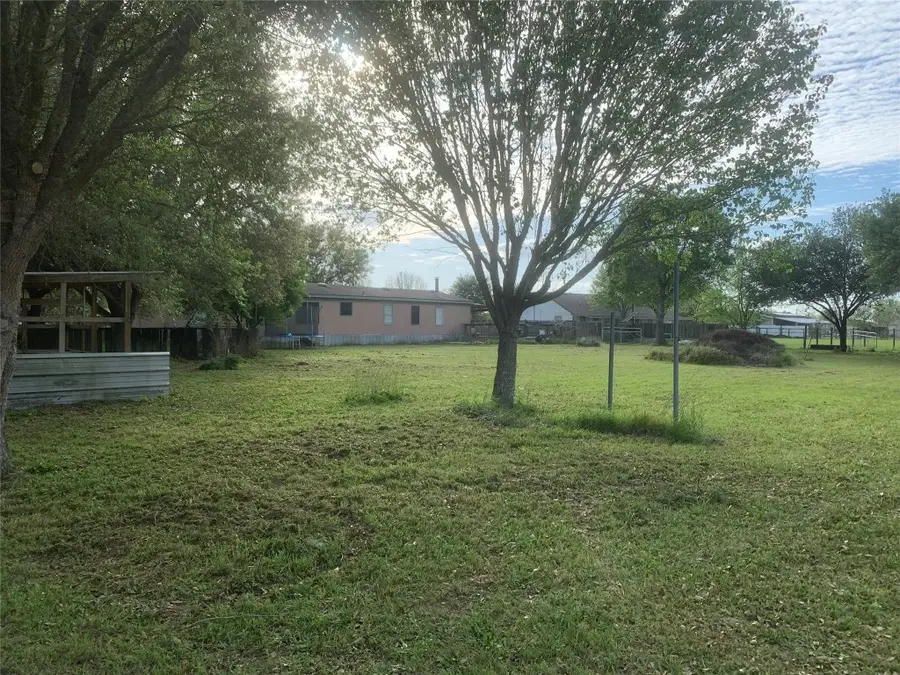 2018 Lauren Lane, Sealy, TX 77474 - #2