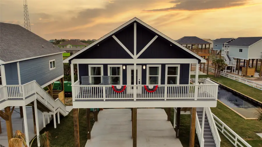 1036 Sunset Circle W, Crystal Beach, TX 77650 - #2