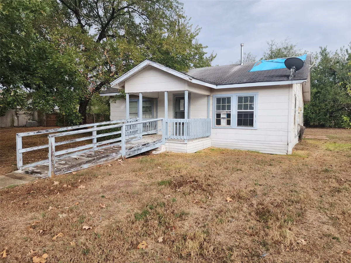 500 E Kezee, Calvert, TX 77837 - #1