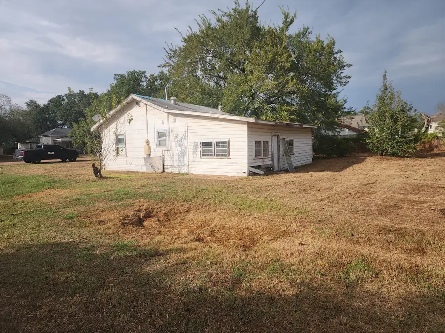 500 E Kezee, Calvert, TX 77837 - #3