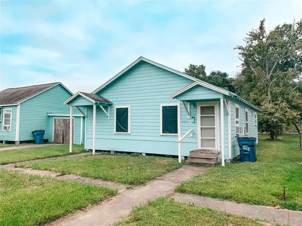 925 4th Avenue N, Texas City, TX 77590