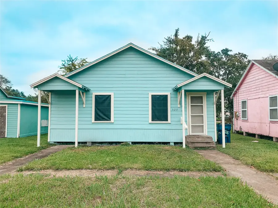 925 4th Avenue N, Texas City, TX 77590 - #2