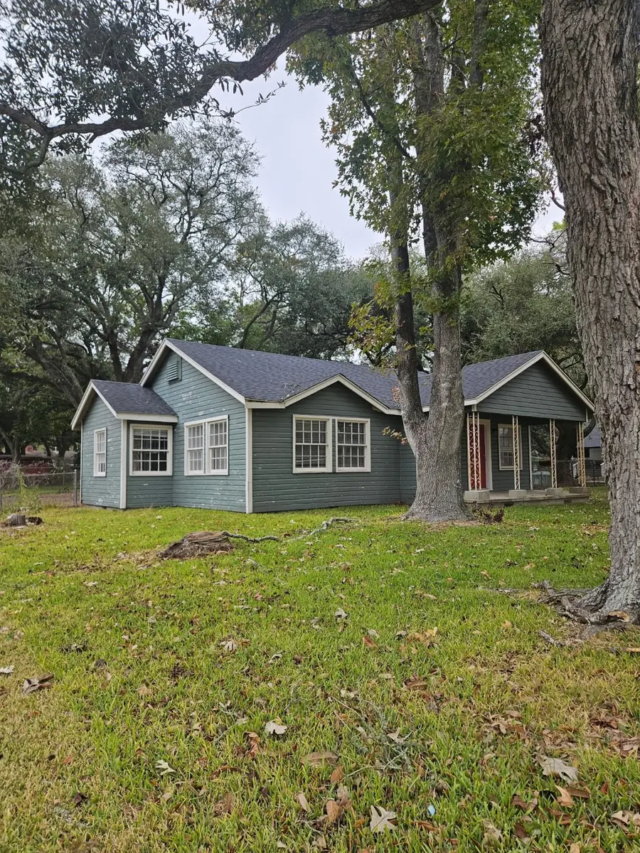 311 S Amburn Road, Texas City, TX 77591 - Image #2