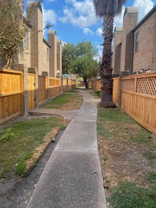 9850 Pagewood Lane #405, Houston, TX 77042