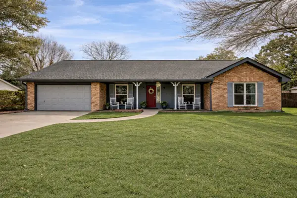 403 Colonial Drive, Friendswood, TX 77546