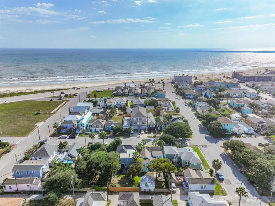 1220 Avenue M 1/2, Galveston, TX 77550 - Image #2