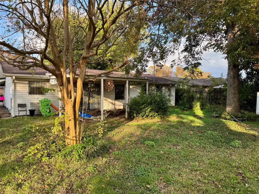 415 Surratt Drive, Houston, TX 77091 - Image #3